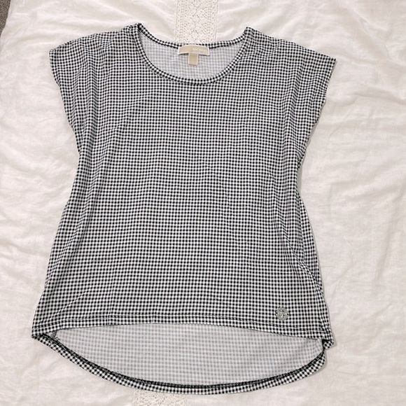 MICHAEL Michael Kors Tops - EUC Michael Kors Cute Round back hem T-Shirt Size S